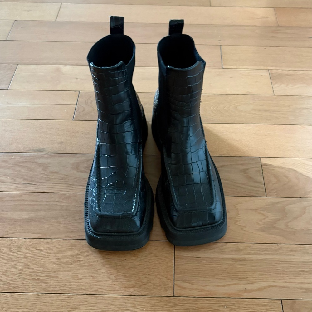 Intentionally Blank Black Croc-Embossed Platform Chelsea Boot - Women's - Picture 3 of 7